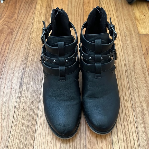 JustFab Morissa Cut-Out booties - Picture 1 of 5